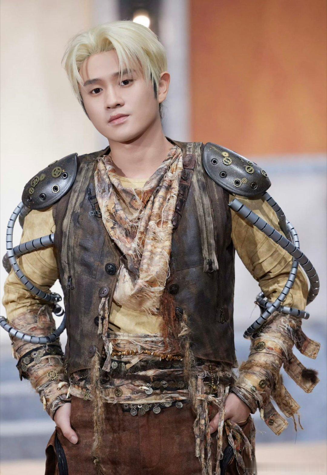 王勉这回不能常聚常新了大侦探 从脱口秀舞台到案发现场，王勉终于带着新身份来了！最