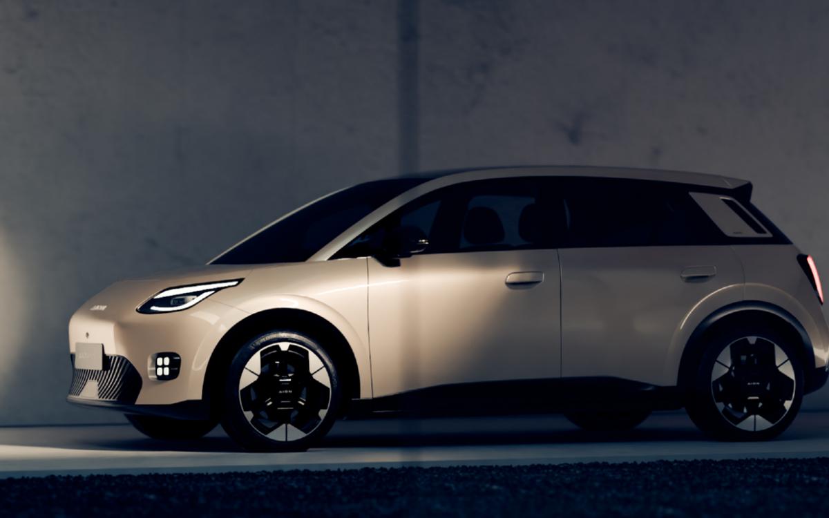 花小钱办大事！7.38万的埃安UT，比竞品多花1万都买不到这些配置！
新能源小型