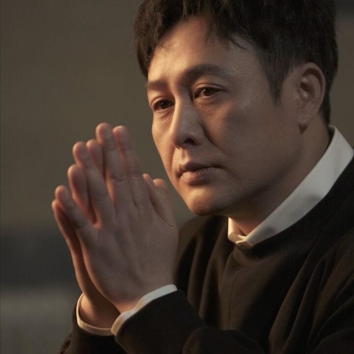 演员，张颂文说，在菜市街，我认识了一对年轻夫妇，开五金店的，生意不好，和我聊天我