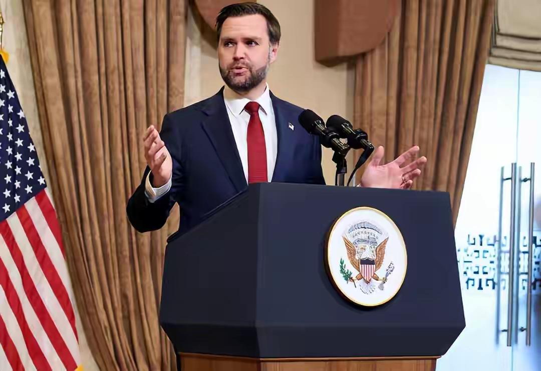 特朗普要跟伊朗玩“大的”？停火谈判全是算计！
 
美伊第一轮停火谈判无功而返，美