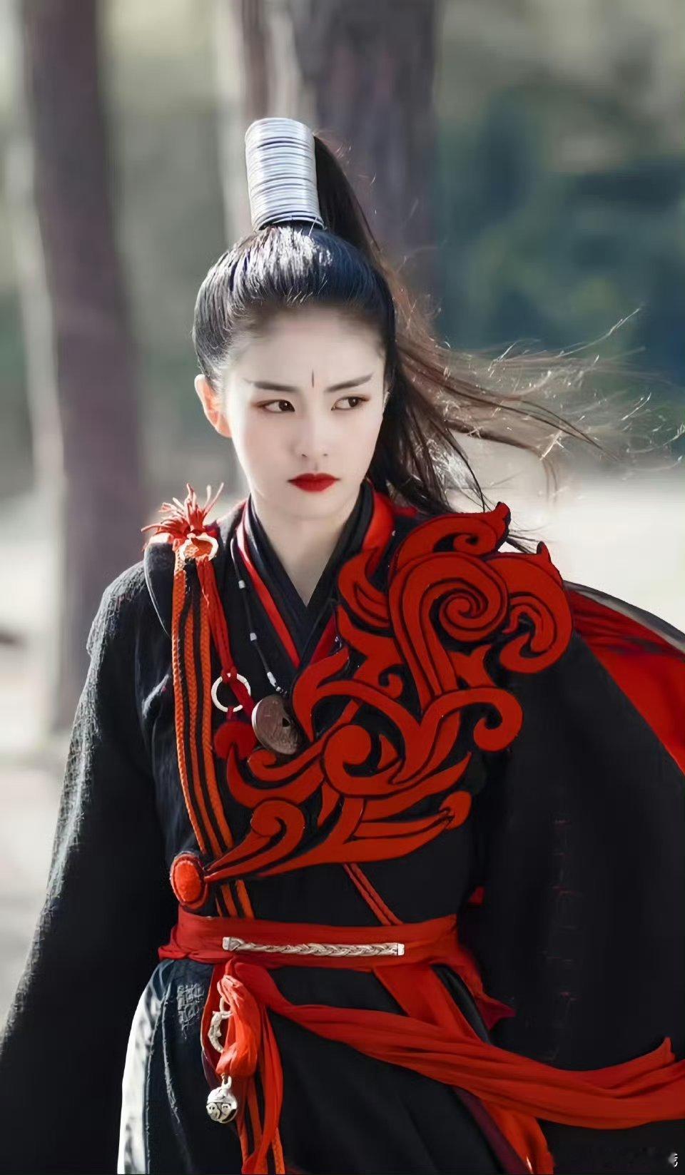 白鹿许凯主演的《招摇》开播七周年，是遇到路招摇、厉尘澜的第七年啦 