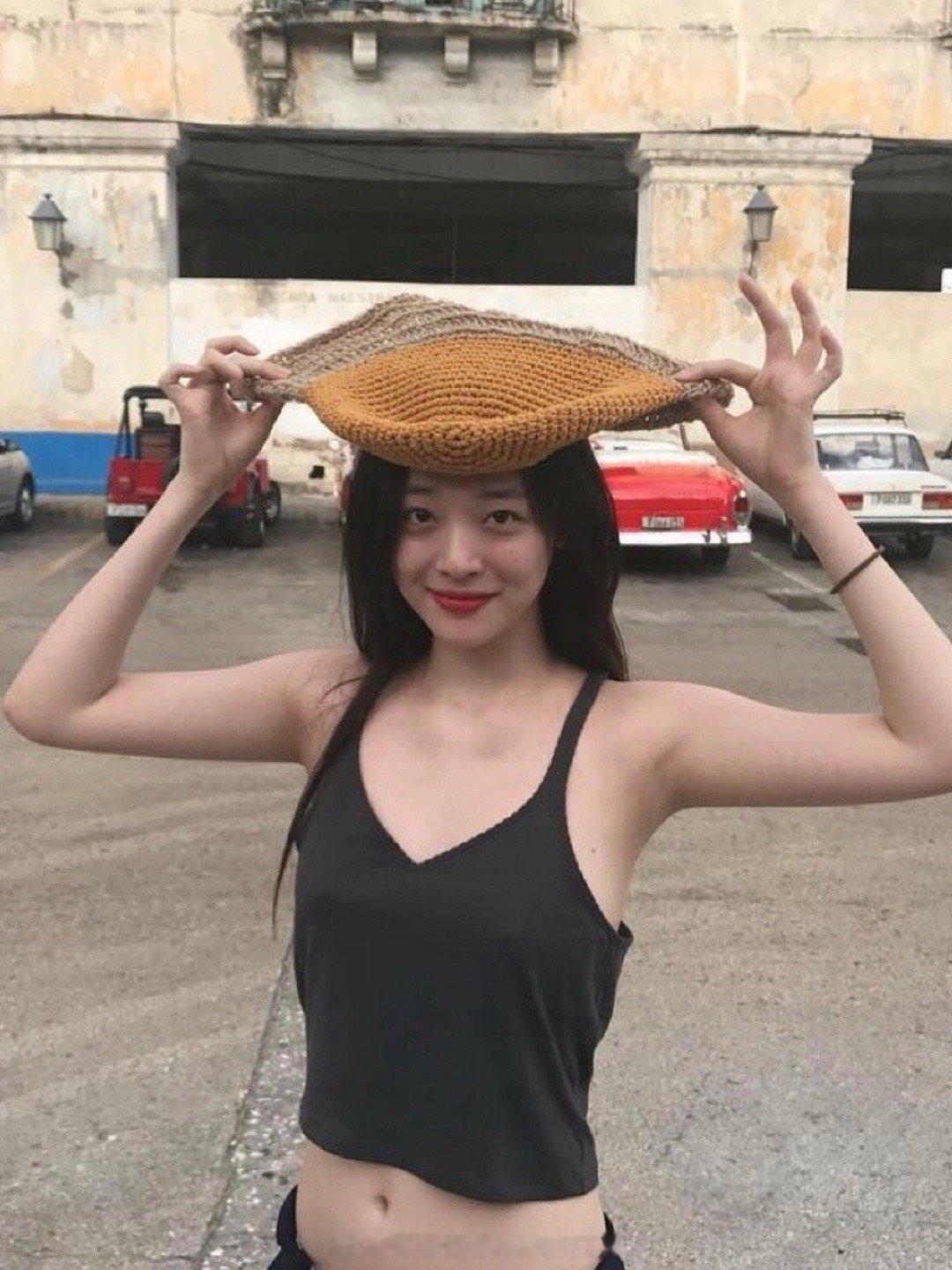 2017年的夏天 她在古巴🇨🇺 好漂亮啊我们雪莉永远看不腻 