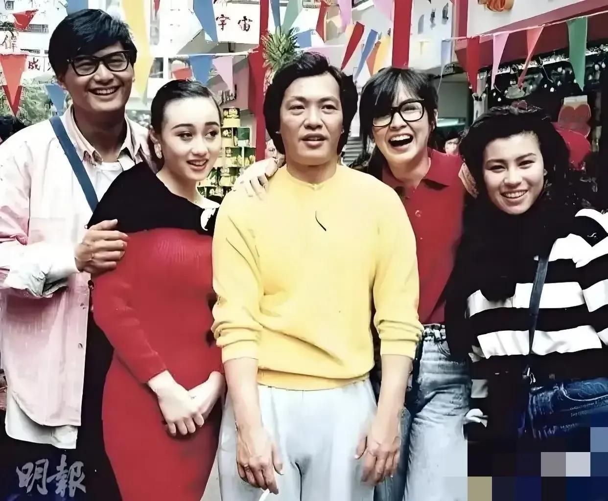 一张照片，将两个大美人都拍丑了，利智变小家碧玉，王祖贤路人颜值，摄影师技术有待提