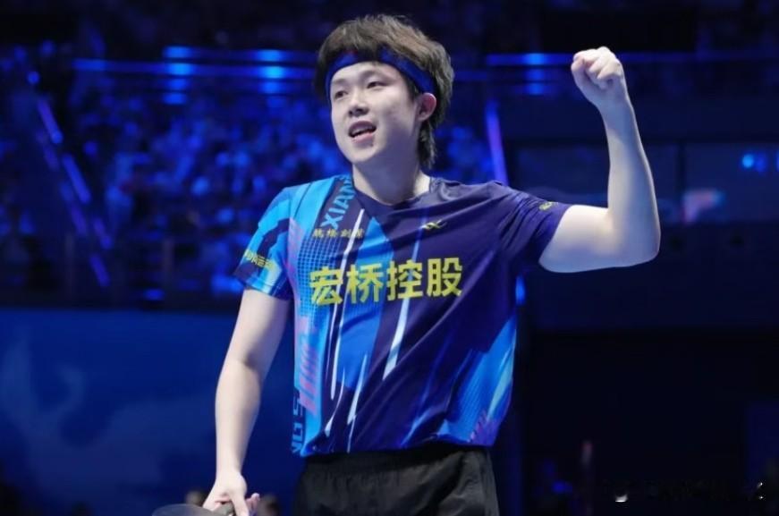 🏓乒超联赛大连站常规赛第一阶段收官日，王楚钦单打2-1胜黄旭男，双打搭档周启豪