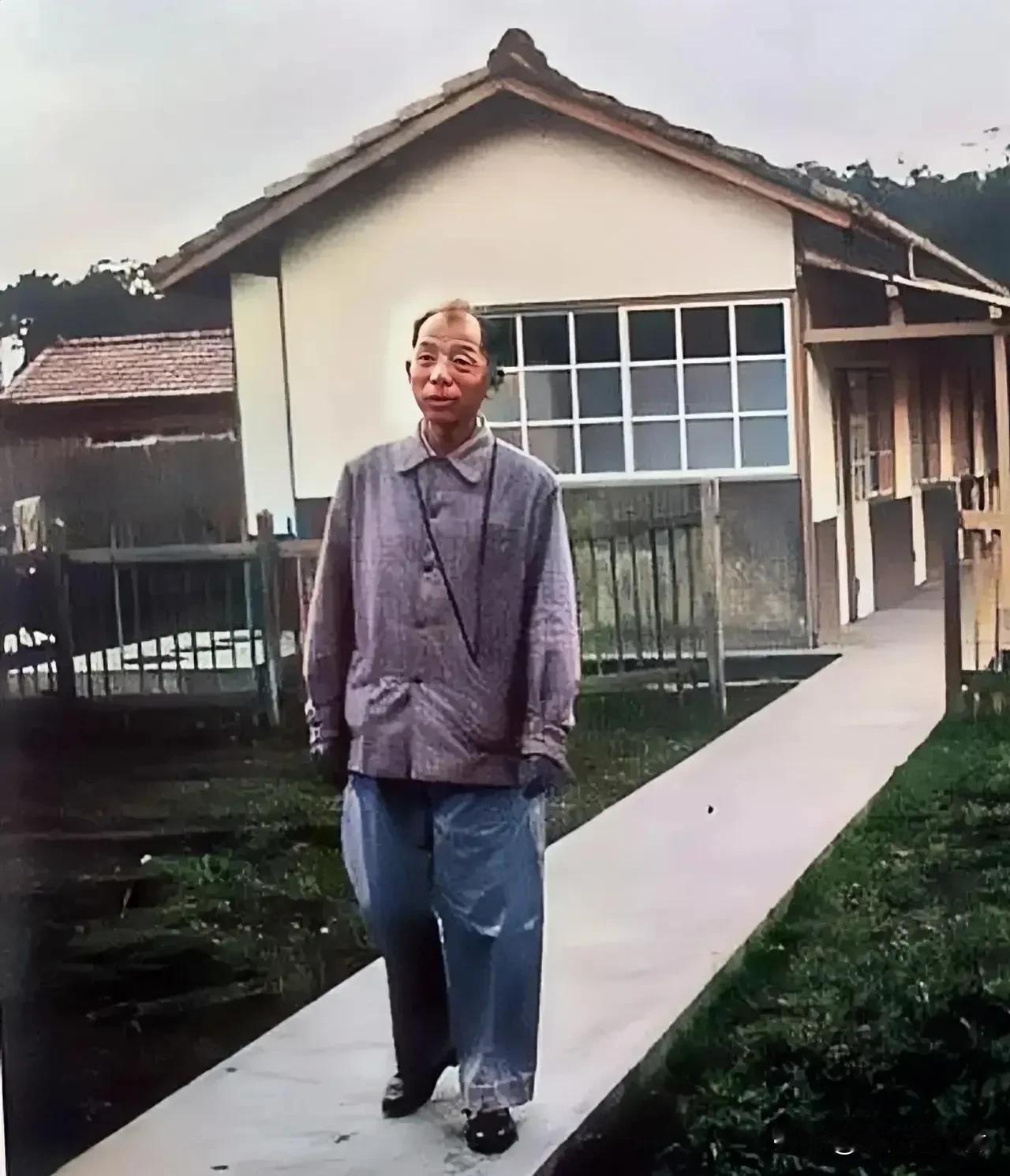 不要再被电影电视里的张学良给骗了！这才是真正的张学良！在台湾被囚禁期间拍下的真实