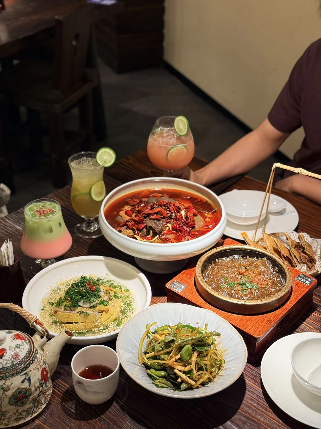 南宁的姐妹！东盟商务区这家新中式川菜馆，我不允许还有人不知道！ 不仅川...