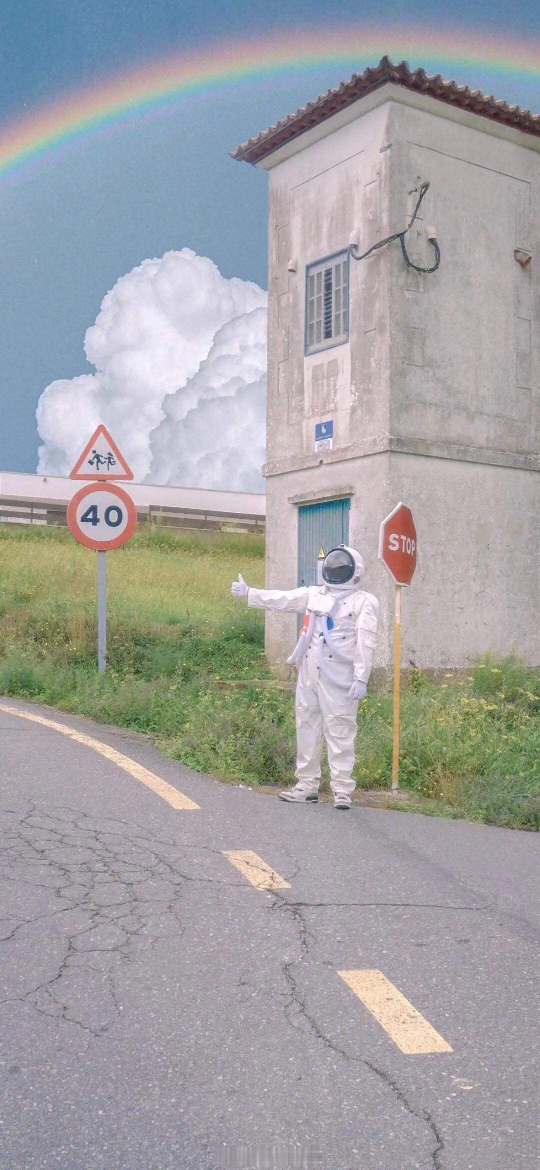 在她明亮的人生里，他是一笔无论添在哪里都可能败兴多余的灰色颜料。——咬枝绿《空白