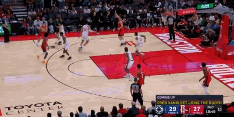 不吹不黑
申京这个转身真快啊
别看申京平时打球慢吞吞的，但申京每次转身过人时速度