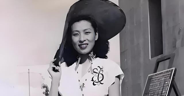 1936年，香港。一男子眼神闪烁地对余婉君说：“你丈夫不是王亚樵的心腹吗？”余婉