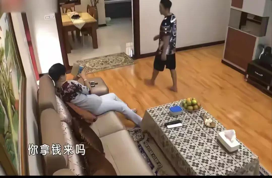 果然是没有对比就没有伤害
在邹市明婚姻的衬托下，李行亮在婚姻中就是多受点气。不像