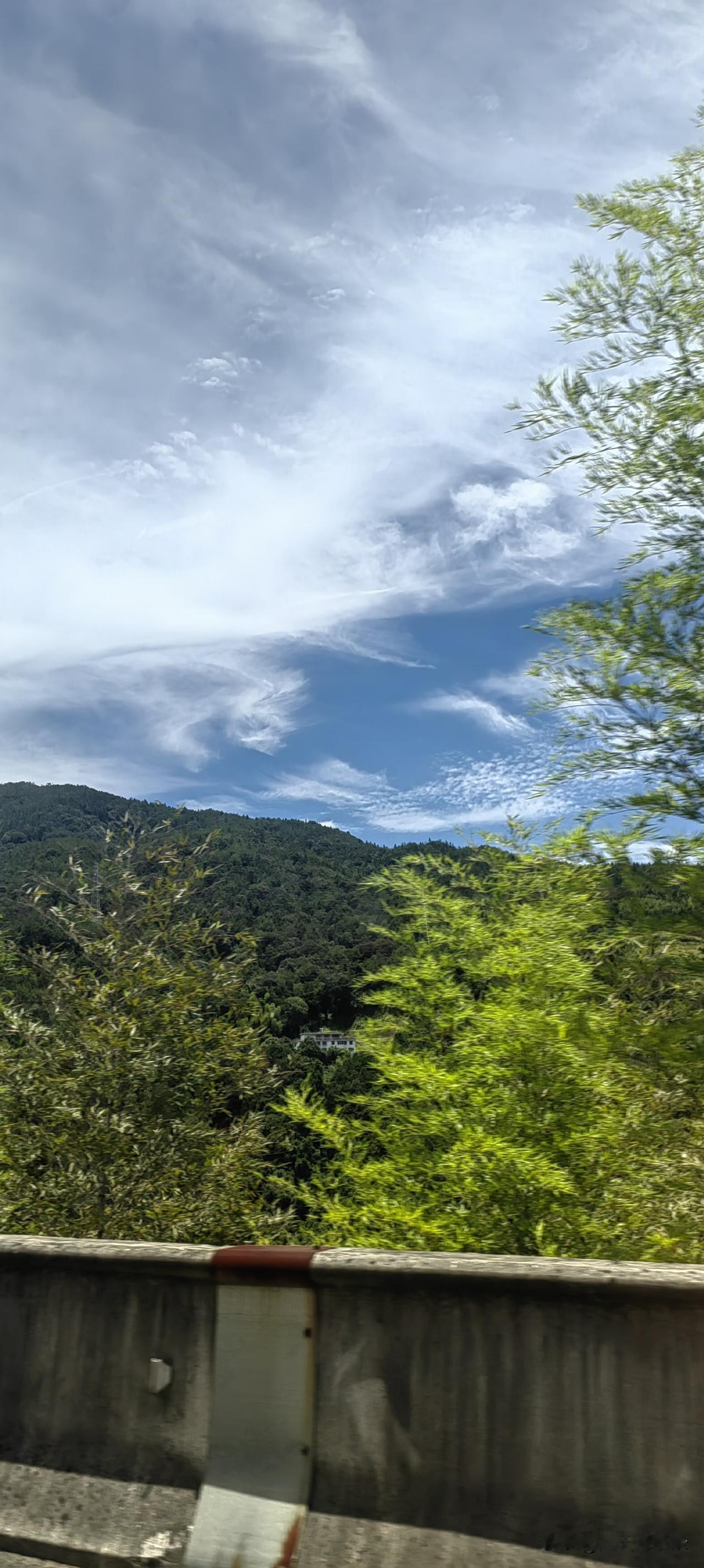 关于死亡，很少有人直视和面对。一、是对生命有美好的期待。二是内心的恐惧。总觉得死