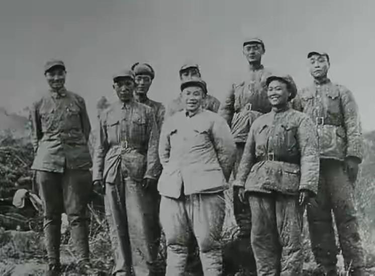 1950年，志愿军缴获了3000条毛毯，89师政委王直，却下令全部剪碎，战士们不