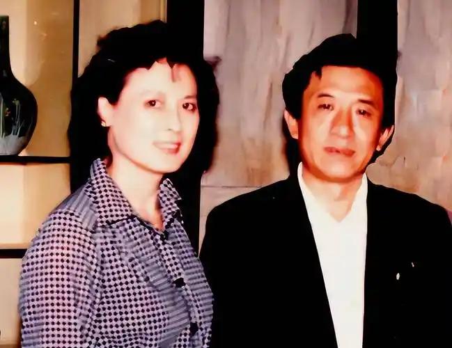 牵手丈夫64年，71岁突发脑梗，89岁向梅如今过得怎样
老一辈的观众，对向梅肯定