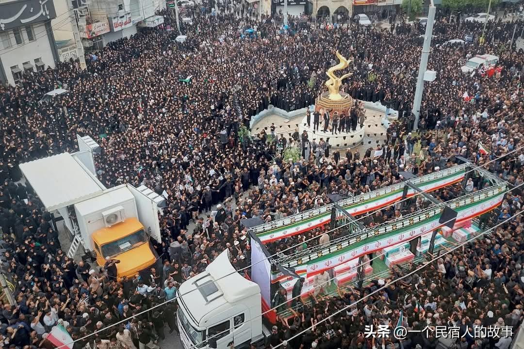 伊朗百姓悼念被美以炸死的160多名儿童
今天伊朗民众上街送行悼念被美国以色列轰炸