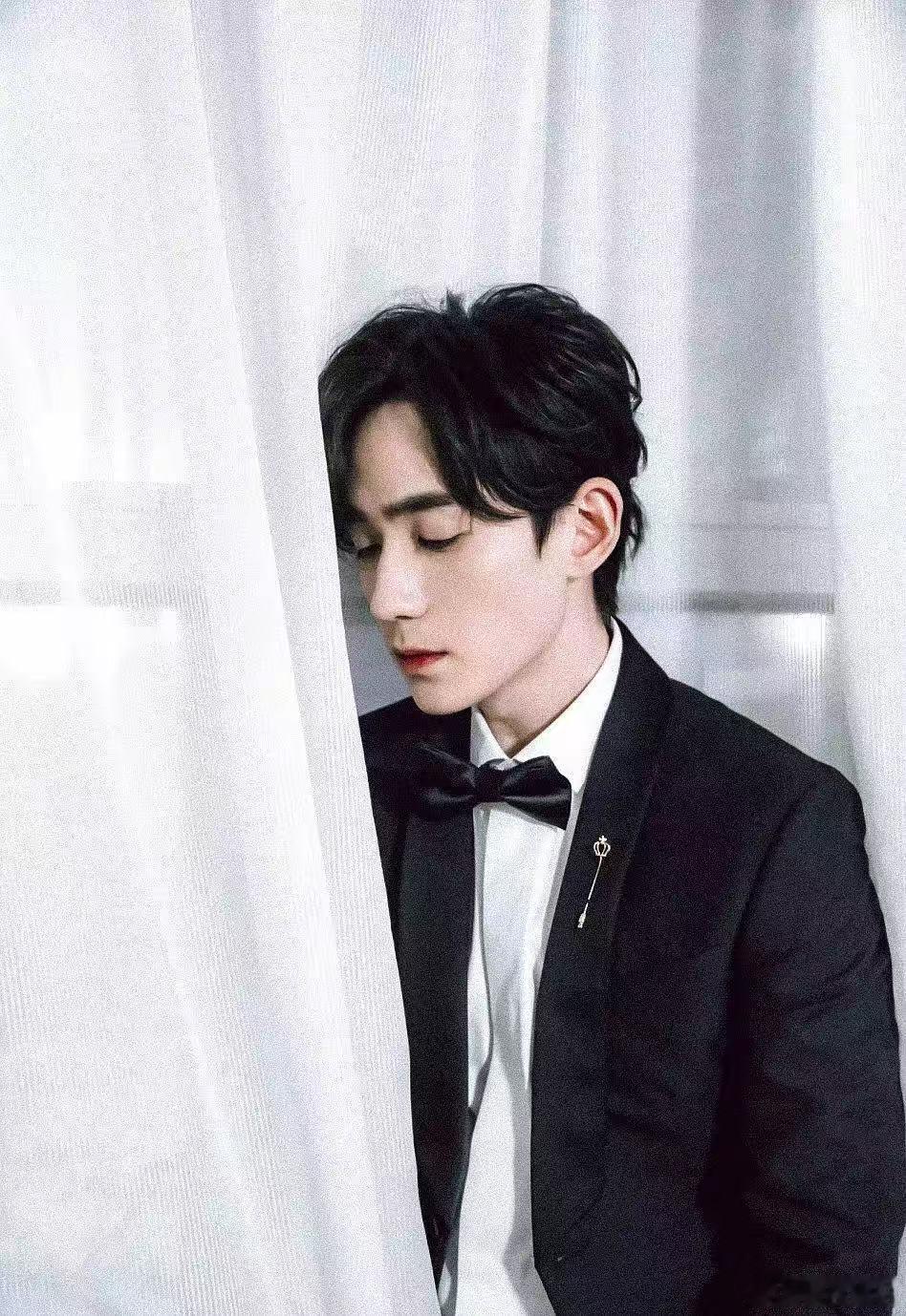 朱一龙杨幂惊蛰无声吻戏朱一龙杨幂吻戏谁懂朱一龙杨幂的适配度，每一个同框画面都很有