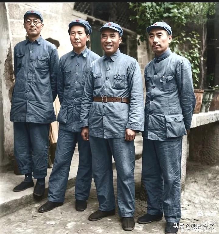 毛主席、朱老总、周总理等在陕北延安合影