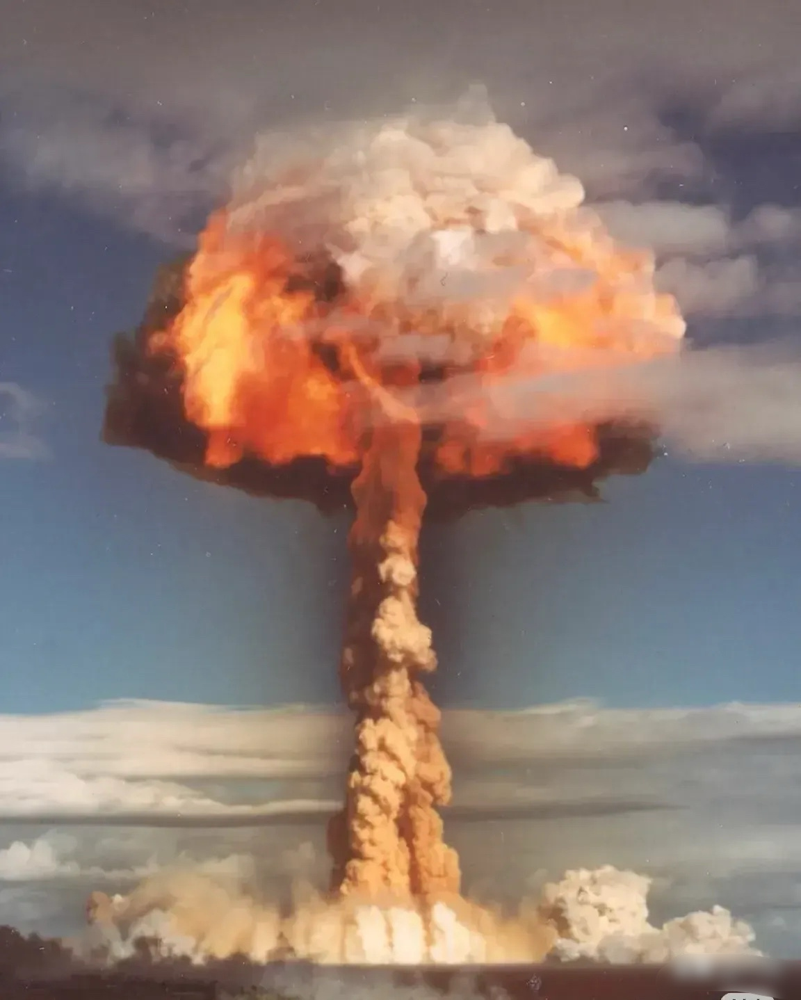 世界十种上威力最大的武器：1. 第十种：原子弹，核爆威力惊人2. 第九种：氢弹，