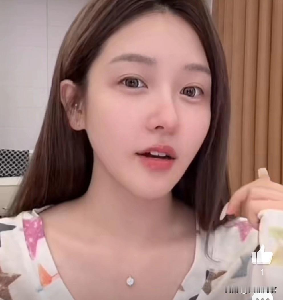 方丈前妻杜凤忍受不了造黄谣，必告你！

          杜凤被八卦主播造谣看