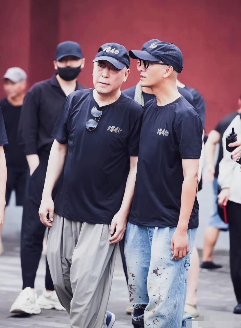 陈坤为了饰演林则徐，特意剃了光头，面色清瘦，与以往的形象差别很大。