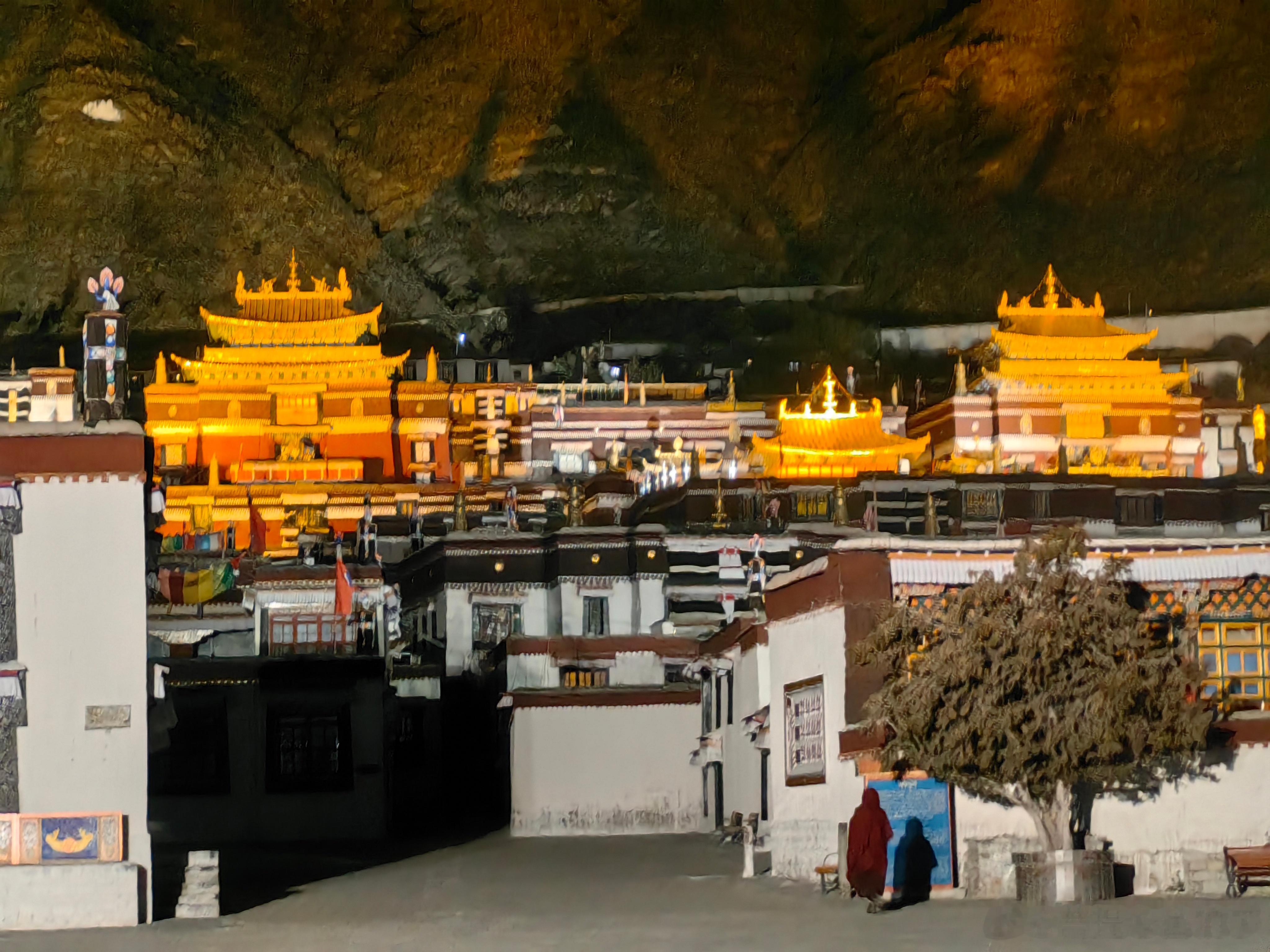 夜色渐深，是日已过，放下一日奔波烦忧，释怀是非恩怨、得失执念。静心调息，扫去心中