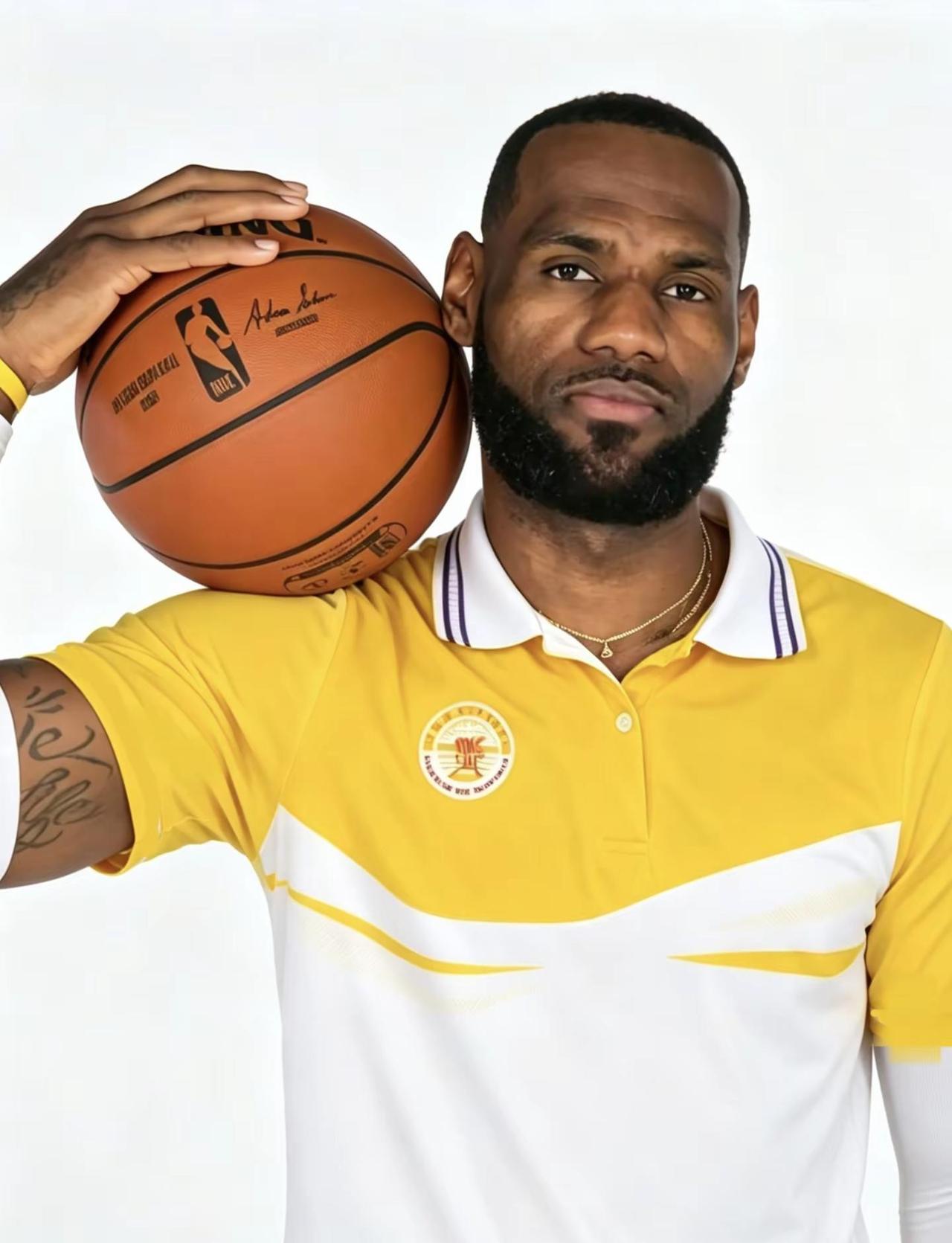 詹姆斯确定加盟从江县第一民族中学！据美国名记 Shams 爆料，NBA 巨星勒布