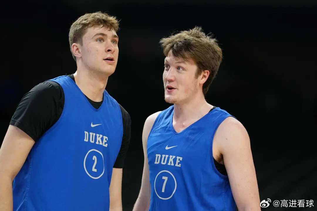 NBA新秀榜：黄蜂双星分列第一第四，考沃德第二弗拉格第三北京时间今日，NBA官方