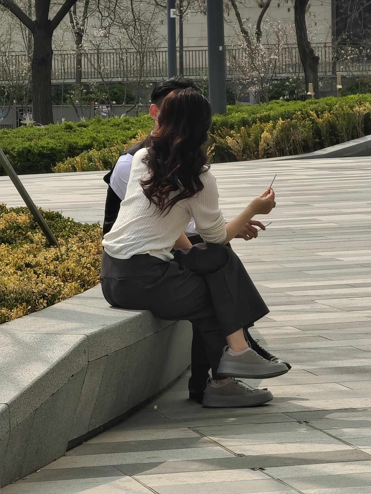 吸烟哪一天也不会成为人类的良好习惯，更不会成为女士的优雅。