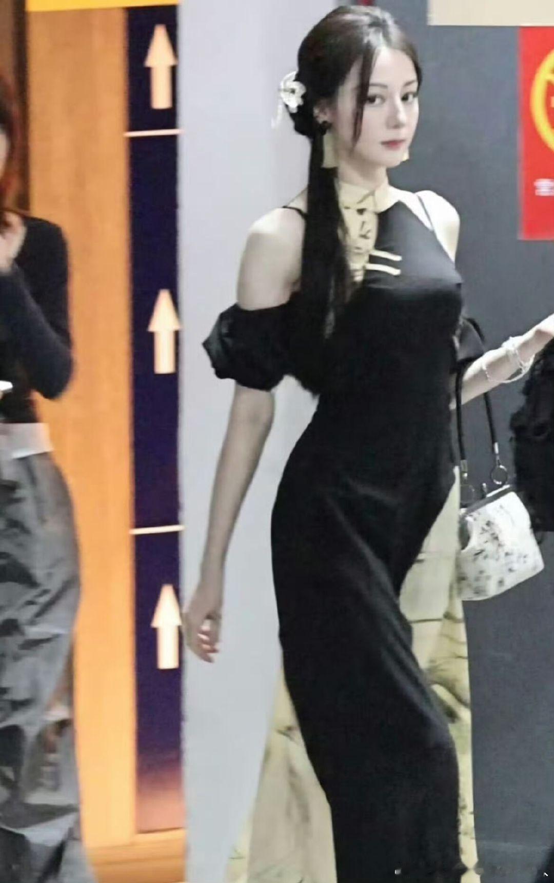 迪丽热巴清冷感江南美女迪丽热巴勾到我了迪丽热巴清冷感江南美女，美晕了 ​​​