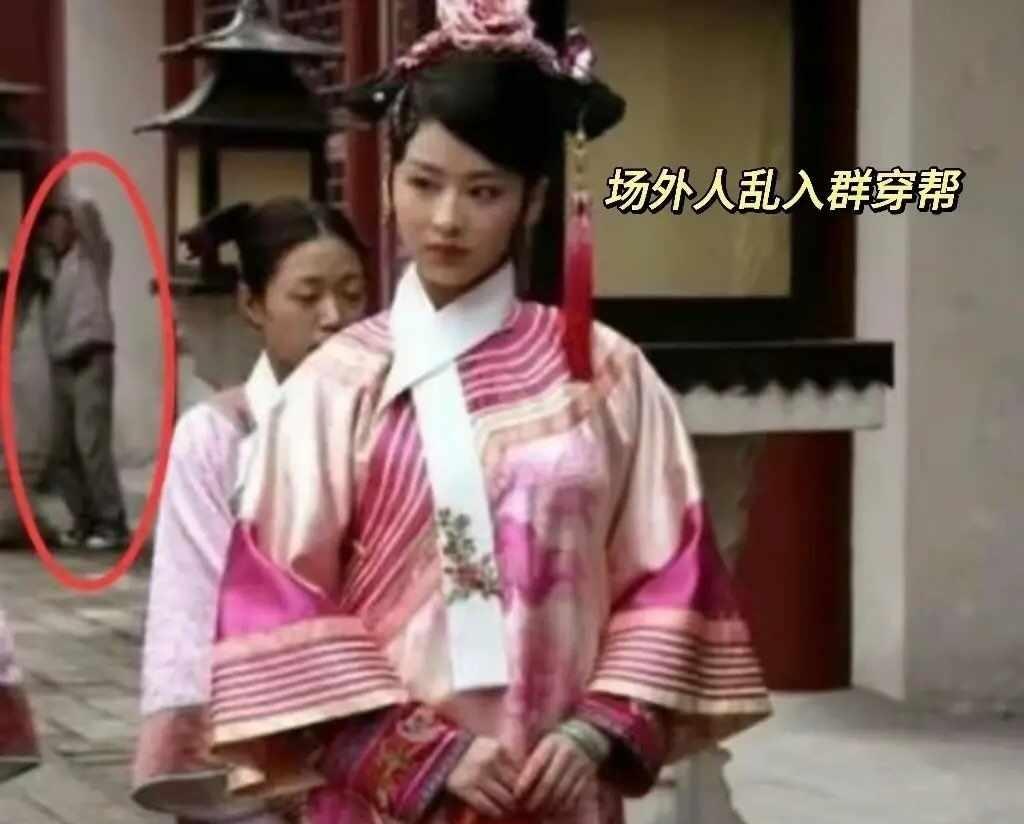 甄嬛粉 继续找茬～
谁懂啊，剧里的穿帮镜头好多好多根本找不完，还有哪些镜头是我没