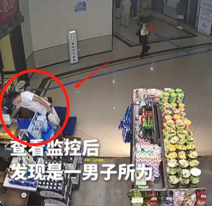 男子坚持不懈“零元购”，偷出来一个超市！
近日，南京一自助便利店内，店员发现了一