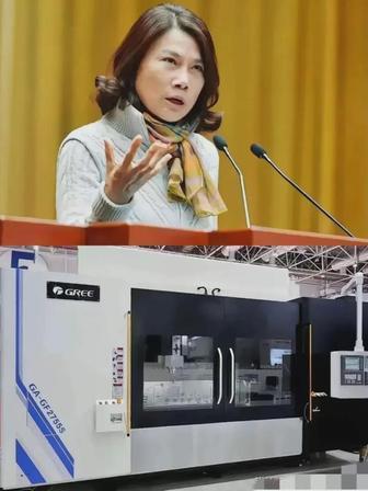 董明珠又冲上热搜了！就因为日本拿五轴机床卡我们脖子！多少人当初嘲讽她瞎烧钱搞机床