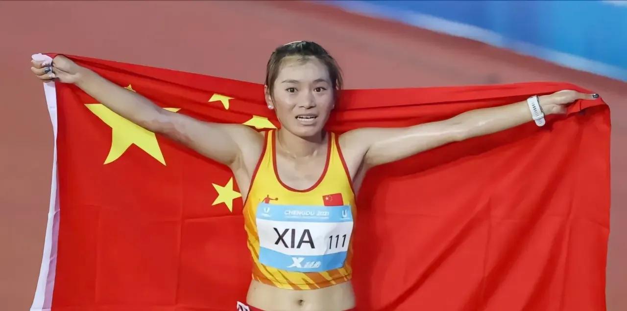 夏雨雨，我国著名的田径运动员，曾多次在世界赛场上取得优异成绩。他身高  1.76