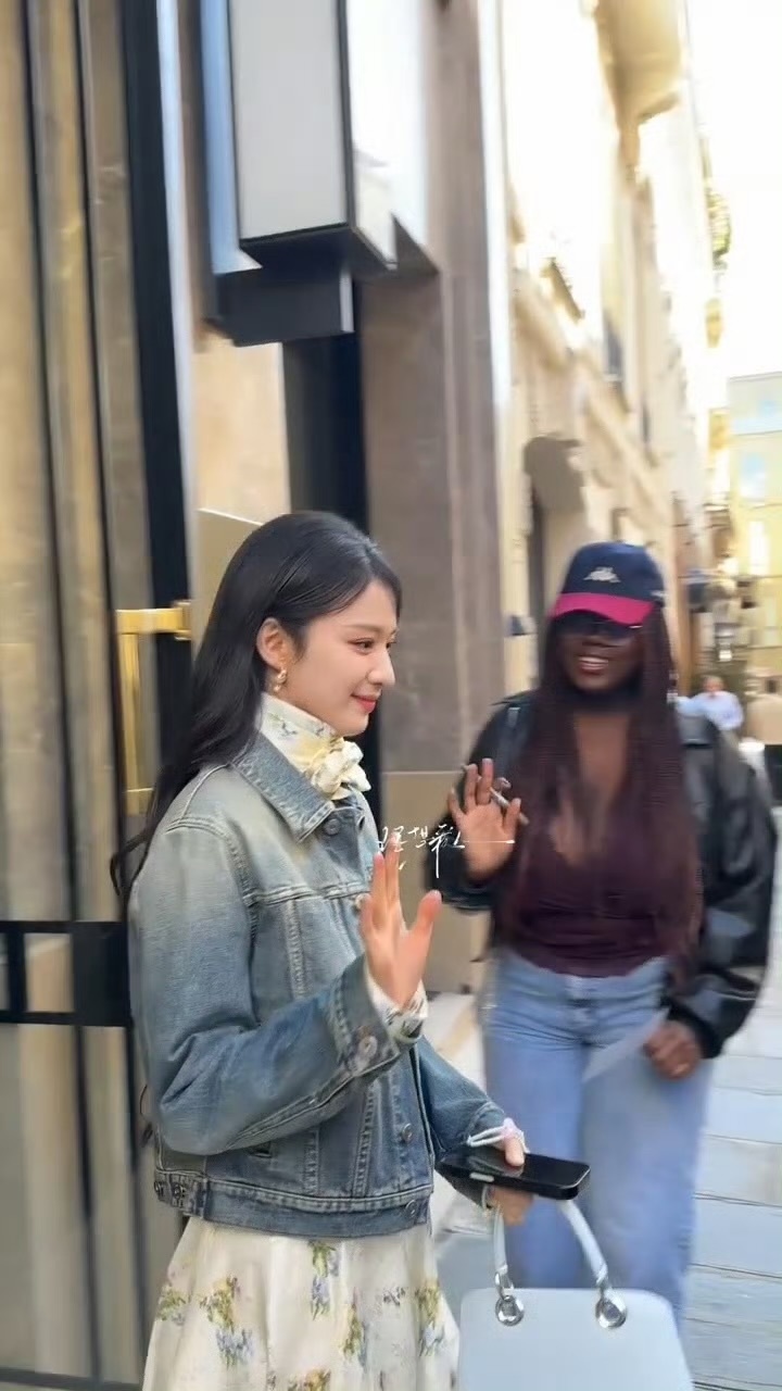 王楚然闪耀巴黎！ 