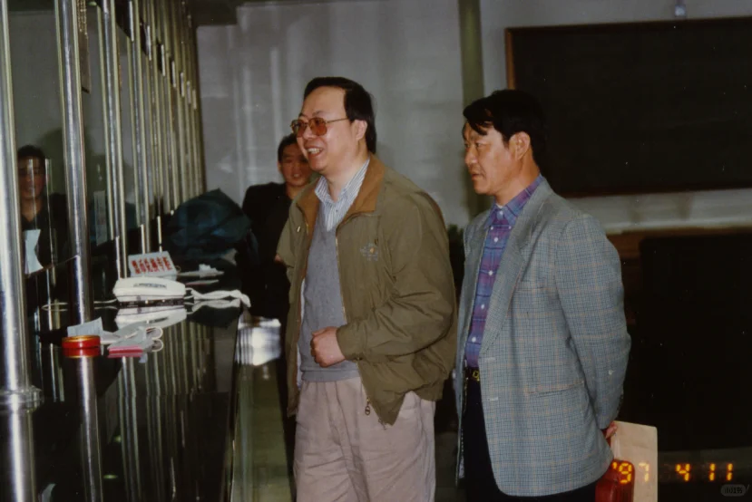 为什么领导只要求我一个人写假条？