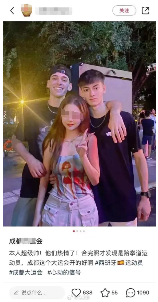 心动的信号…这姿势，陌生人，这时候不讲骚扰和凝视了？[微笑] ​​​