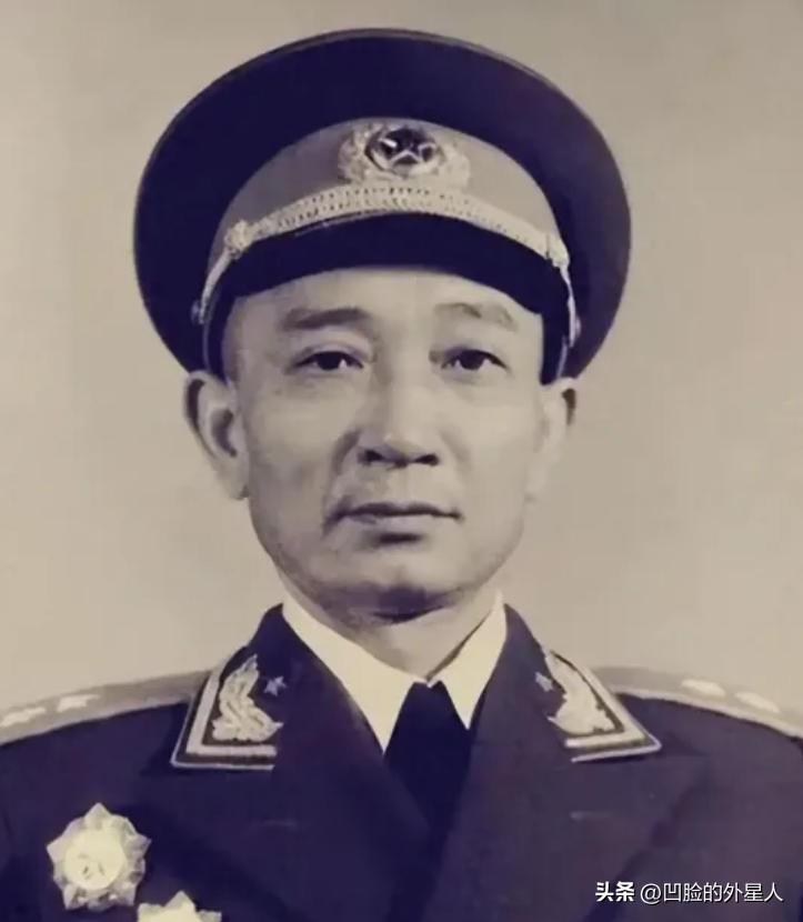 1949年，22军军长孙继先的女儿在门口玩耍，一个男人突然跑了过来，一把抱起了孙