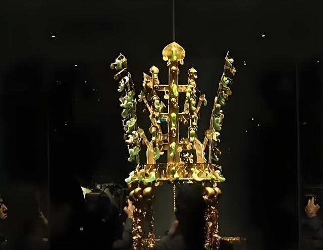 特朗普要是知道韩国赠送的王冠的全称是：“鸡林州大都督.上柱国.开府仪同三司.新罗