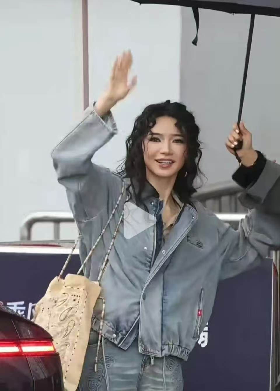 代斯浪姐一公造型代斯一公造型 代斯一公上班路透，我不相信这泡面头就是一公造型！！