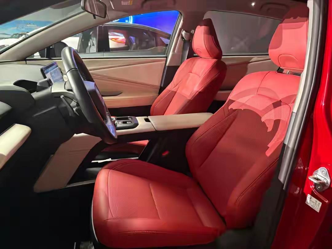 2027款一汽丰田bZ5是权益价10.98万起的中型纯电轿跑SUV，e‑TNGA