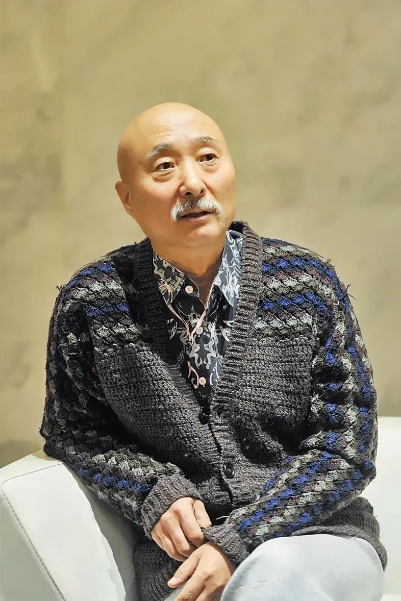 你们都没看到重点，
为啥陈佩斯要包30场《731》？
并不是因为他地位高，也不是