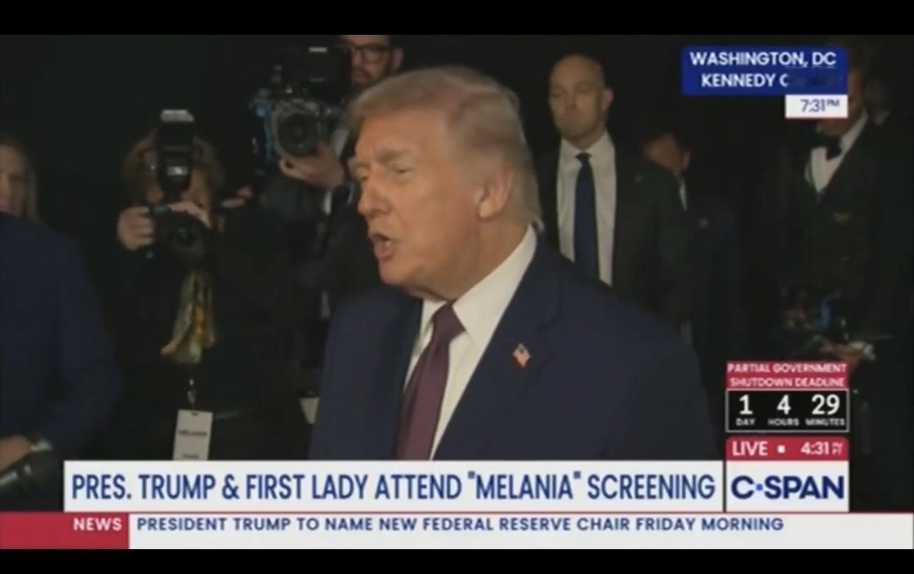 胡言乱语，问东答西

记者：“您怎么看英国与中国开展经贸往来？”

特朗普：“他