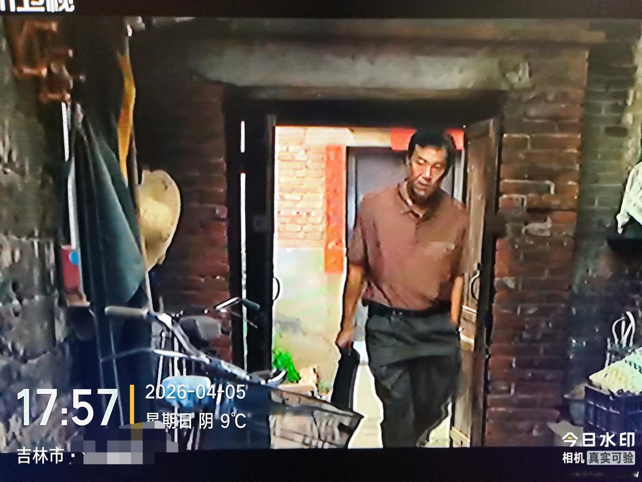 廖凡在电视剧《树影迷宫》里面扮演了最经典的公安局派出所的片警形象，没有之一
  