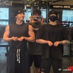 金泰亨田柾国健身。金泰亨目前仍在服役中，而田柾国即将结束兵役，健身动态被视为回归
