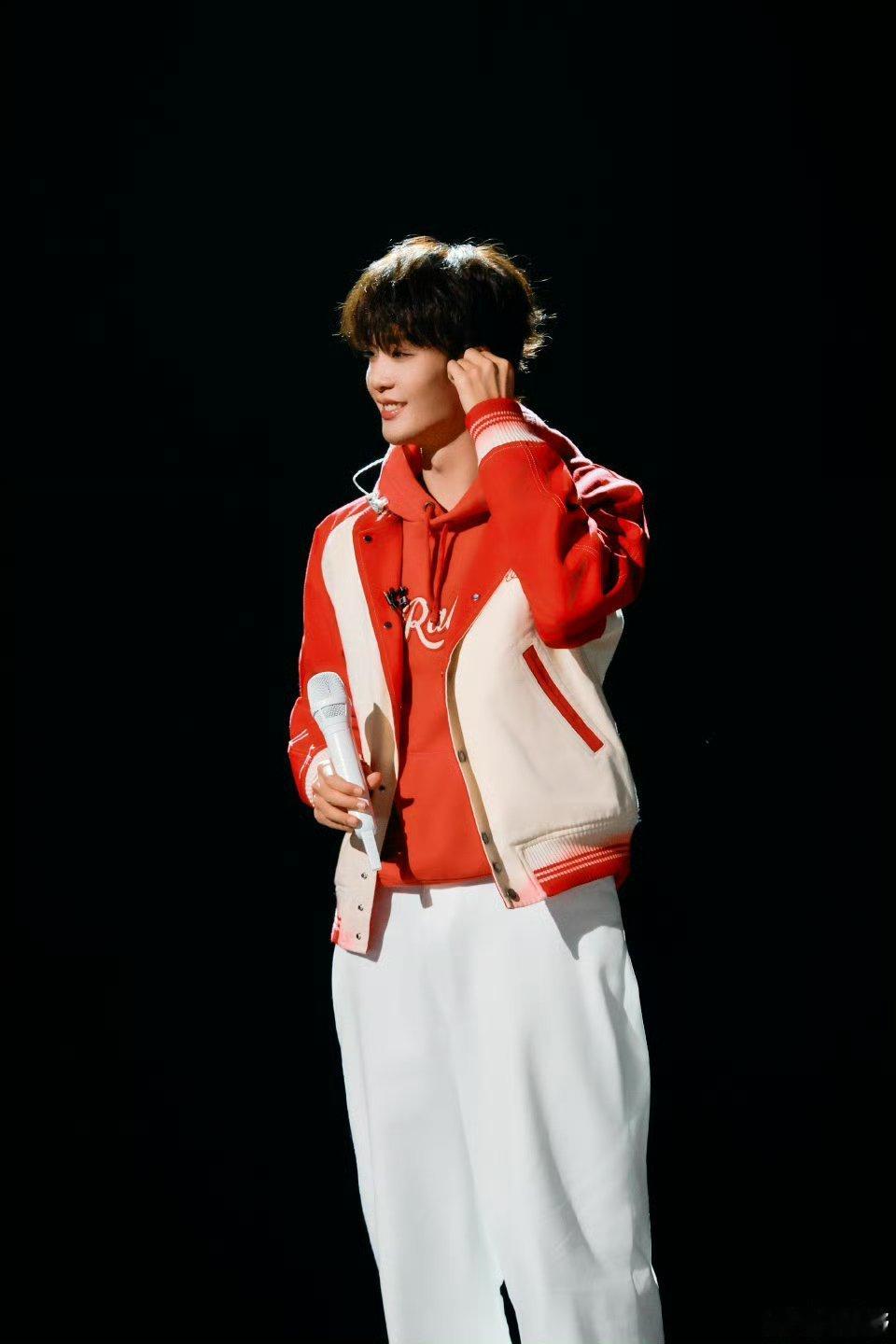 王赫野回忆签约契机这是什么接地气的签约理由！居然是因为公司离机场近才优先去面试，