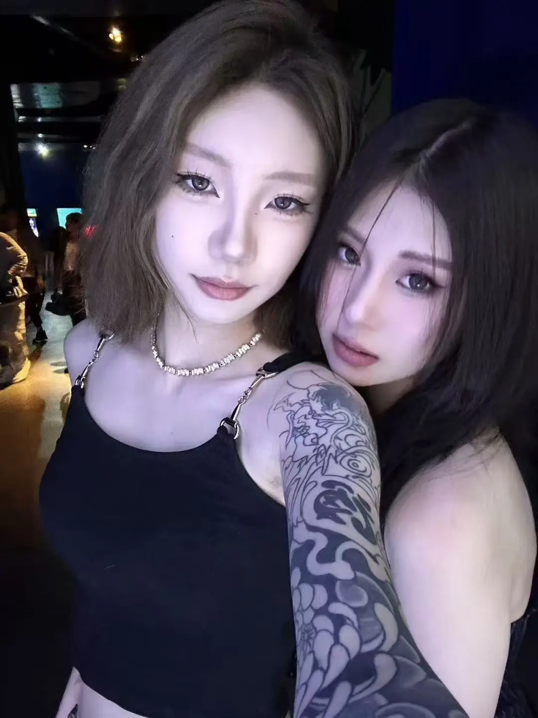 想我的黑发 和照片里那个女人。