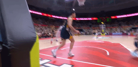 广东男篮vs宁波男篮 领先一分后场失误，小崔这个大帽！救了广东啊 