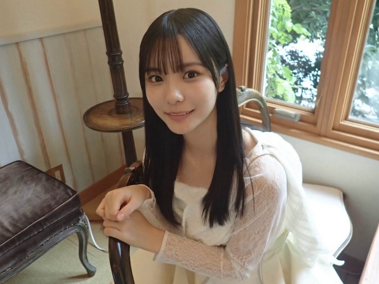 中川智尋「実はこの衣装、後ろから見るとリボンの形になっているんです🎀(この写真