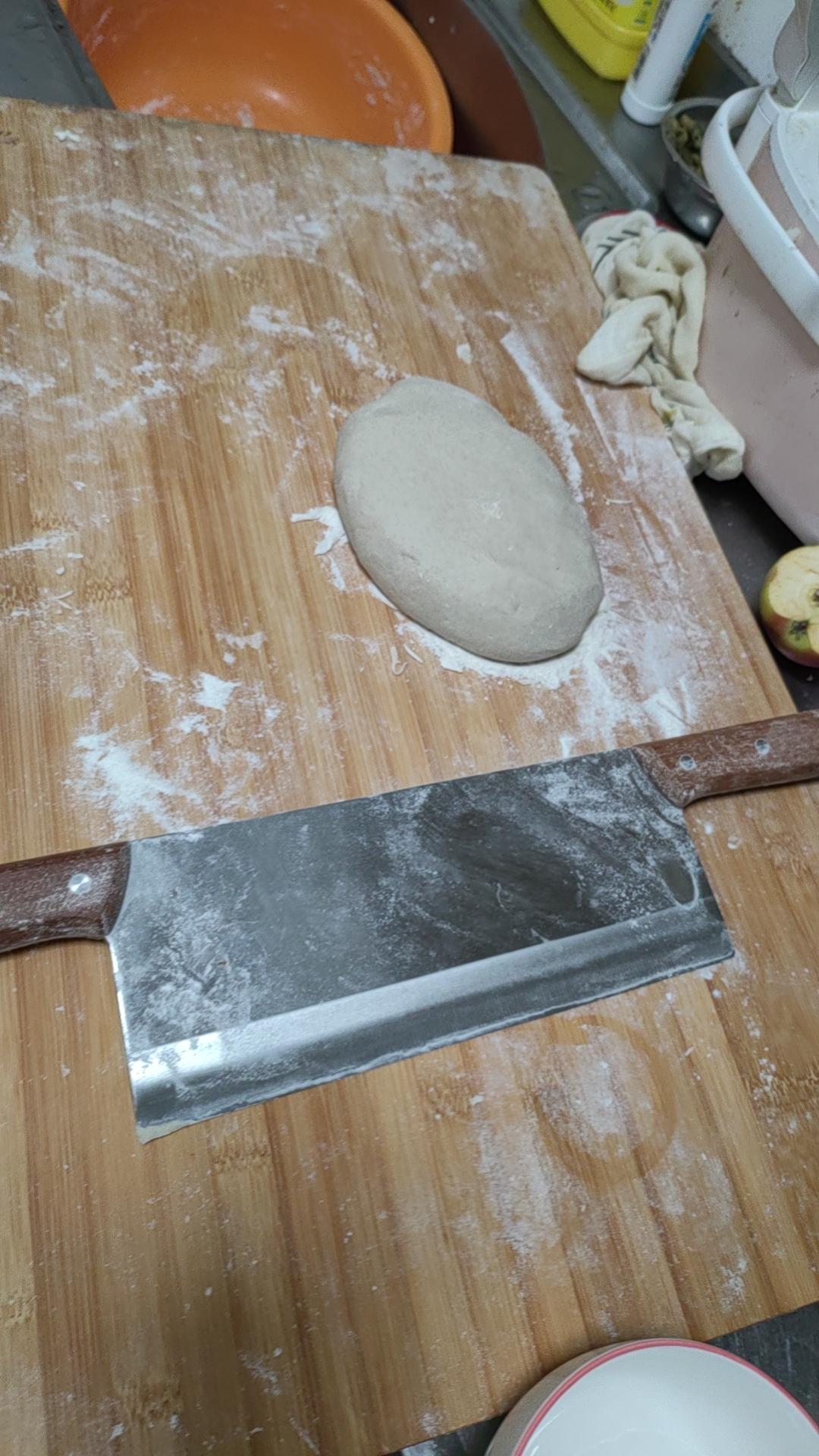 婆婆来了，不知是好是坏，家了多了一个人，自然吵闹，屋子弄的凌乱不堪，厨房弄的乱七