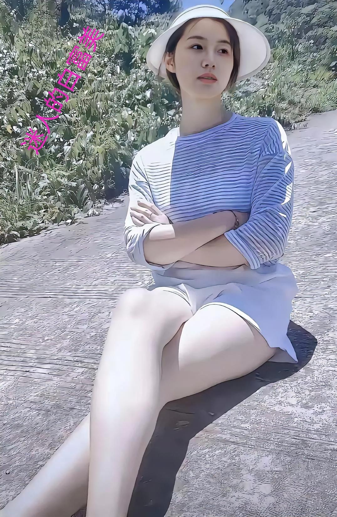 白富美、白种人、白领。她说她是白领，我信了——因为美得让人忘了追问。

我在公园