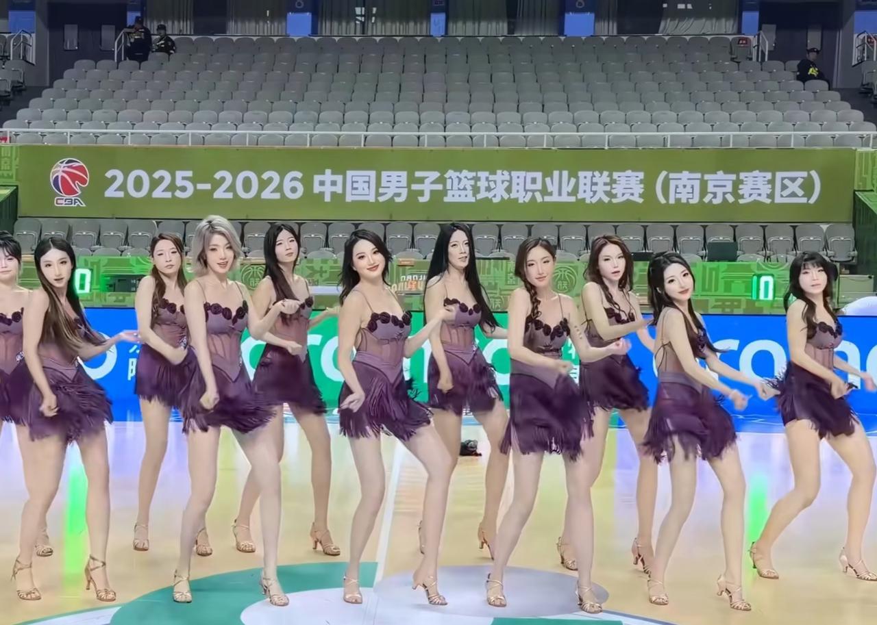 弯道超车！CBA啦啦队水平不输NBA！

我们的CBA联赛虽然竞赛水平远不如NB